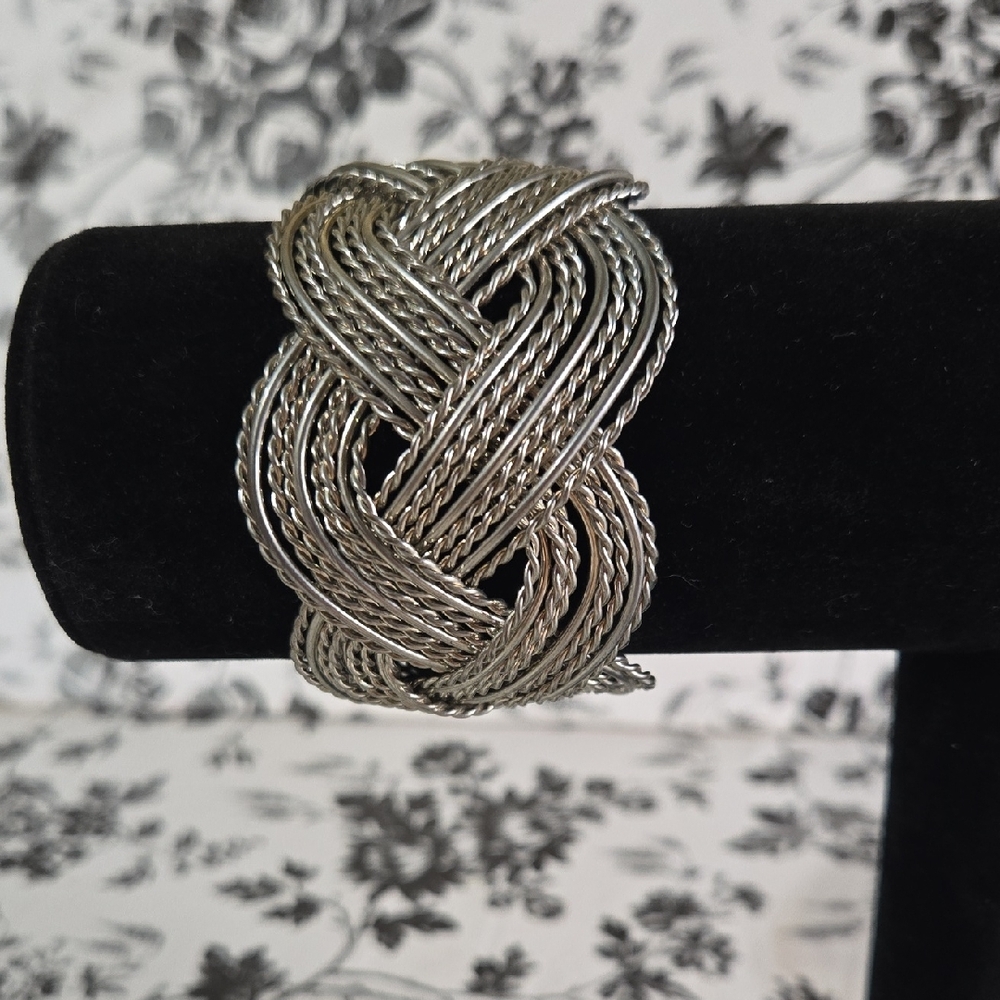 Elegant Silver Braided Bracelet Wy25